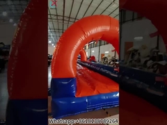 プール付きの水上スライド