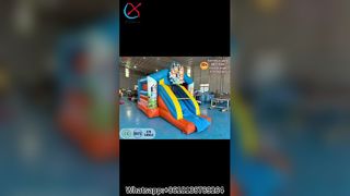 子供向けの楽しいブルーイバウンスハウススライド