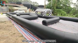 巨大なインフレータブル人間フーズボールの楽しみ