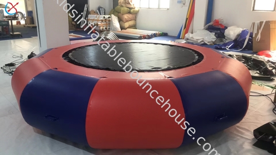 サプライヤーインフレータブルウォーターゲームインフレータブルウォーターフローティングトランポリンポンプ付き